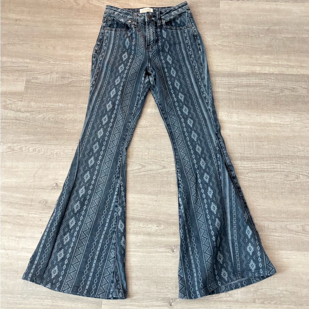 Shyanne Women's Sz 26x34L South Western Print Aztec  Flare Jeans Tribal Country